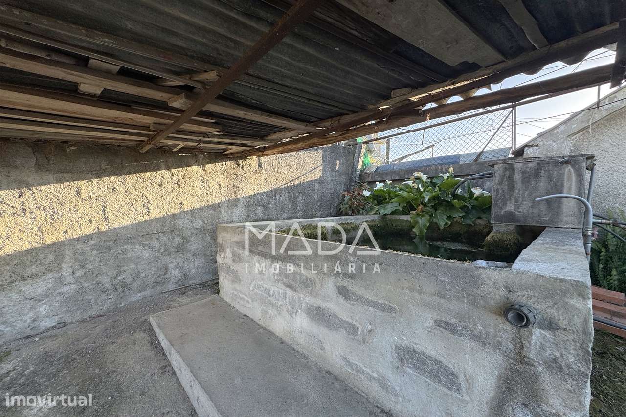 Moradia T2 individual c/480m2 de terreno e anexos em Escudeiros, Braga-27