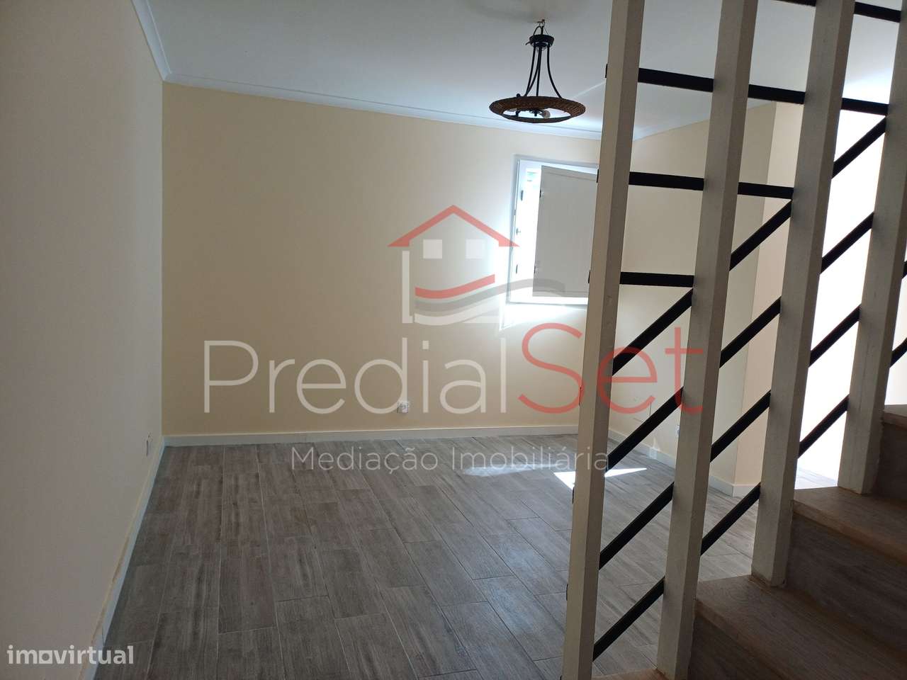 Moradia T3 Totalmente remodelada em Setúbal-7