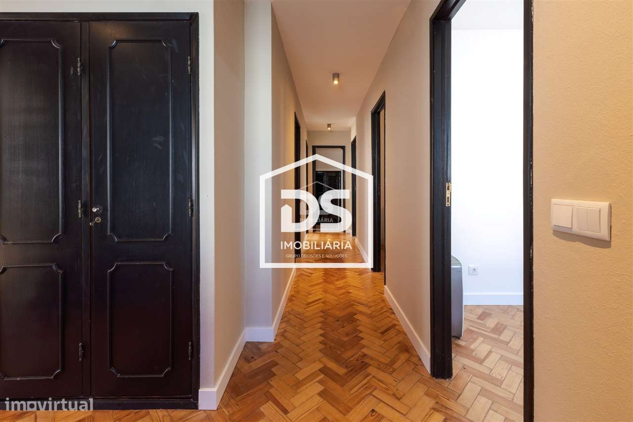 Moradia T4 + T1 com amplo terreno e espaços de lazer em Juncal, Porto-28