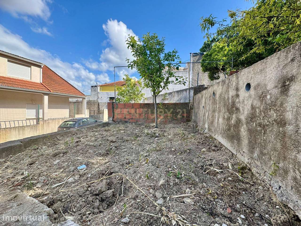 Armazém Industrial com terreno em Unhos-10