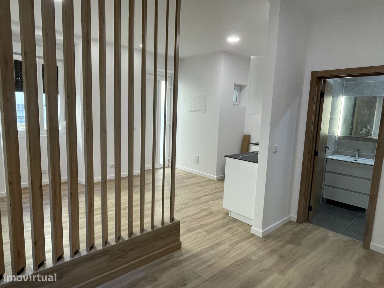 T0 Totalmente remodelado com logradouro - Cacém - Grande imagem: 2/9