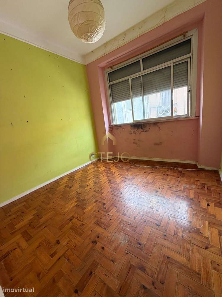 Apartamento T3 com vistas urbanas em Penha de França, Lisboa-6