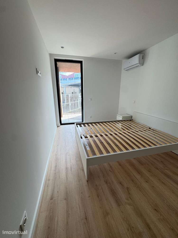 Apartamento T1 NOVO , Mobilado e com  Garagem em condomínio fechado - Grande imagem: 5/13