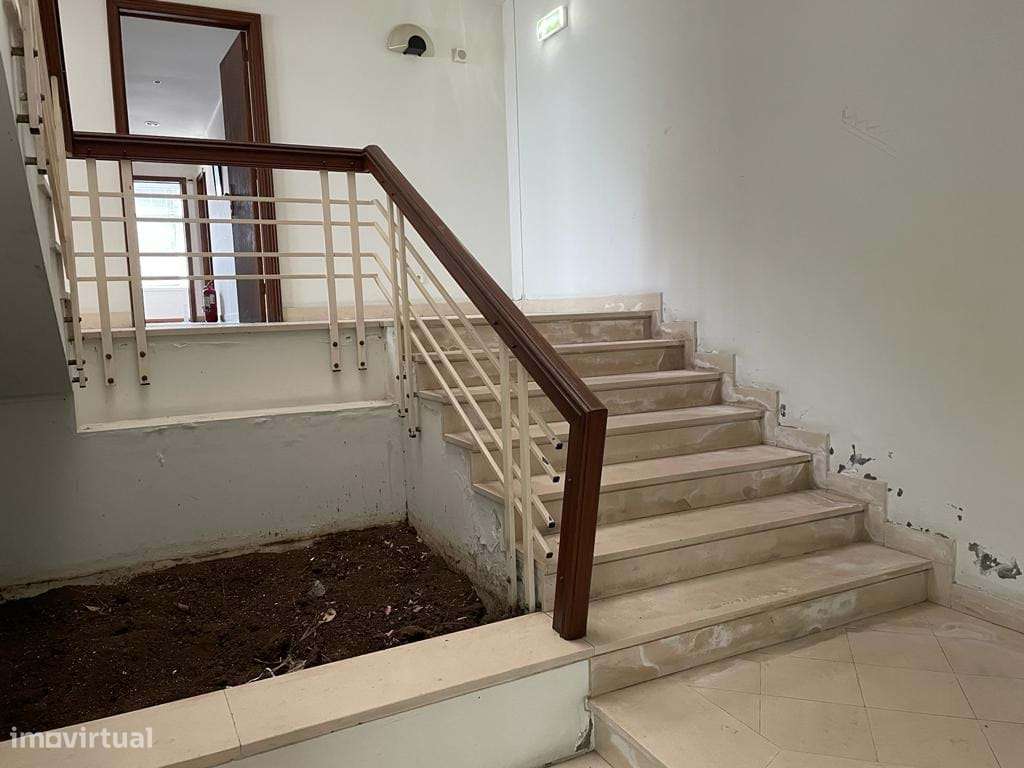 Prédio de uso misto em Ponta Delgada - Grande imagem: 5/52