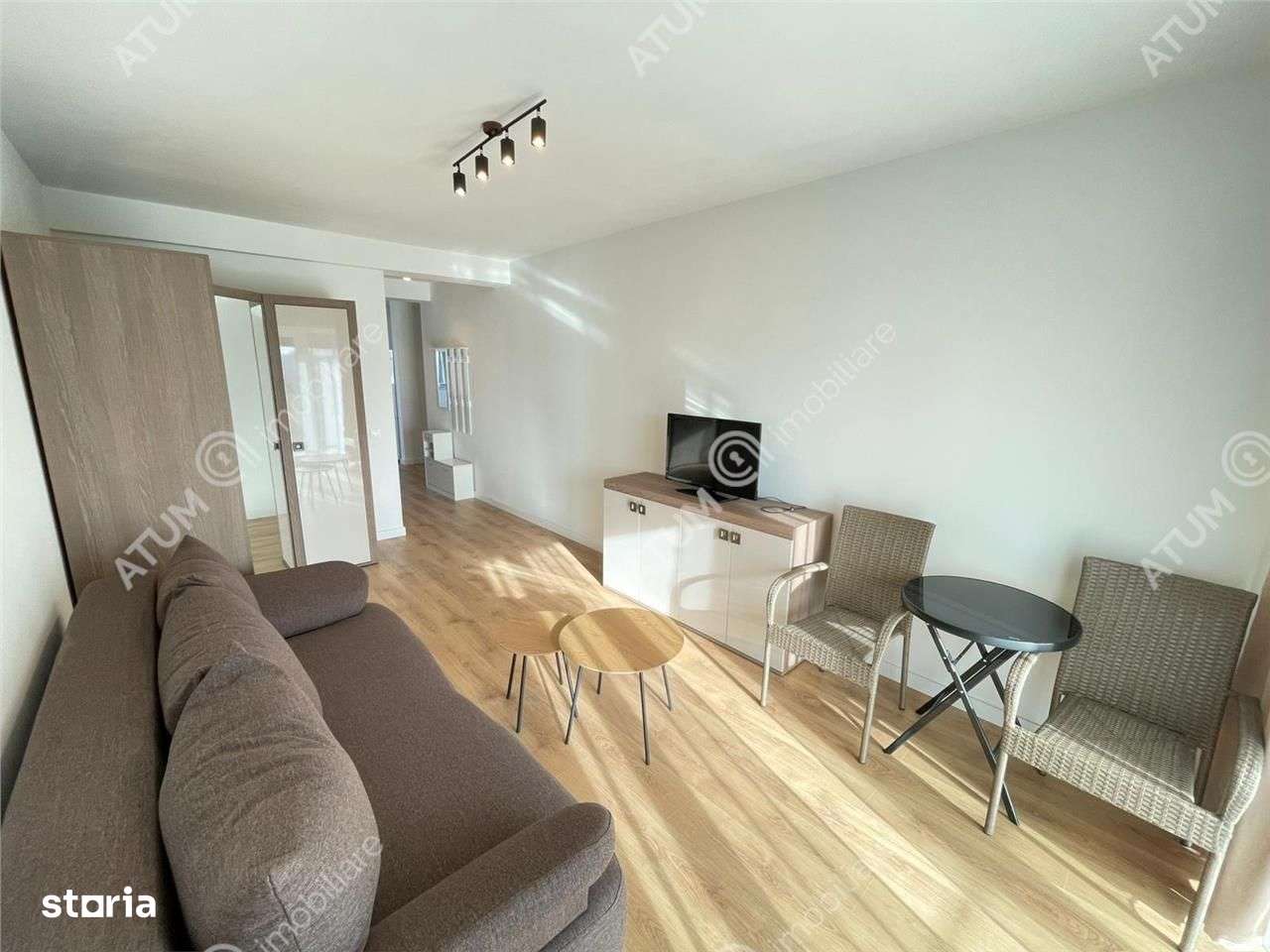 Garsoniera decomandata etaj 1 cu balcon si loc parcare in zona de Vest - Imagine principală: 2/11