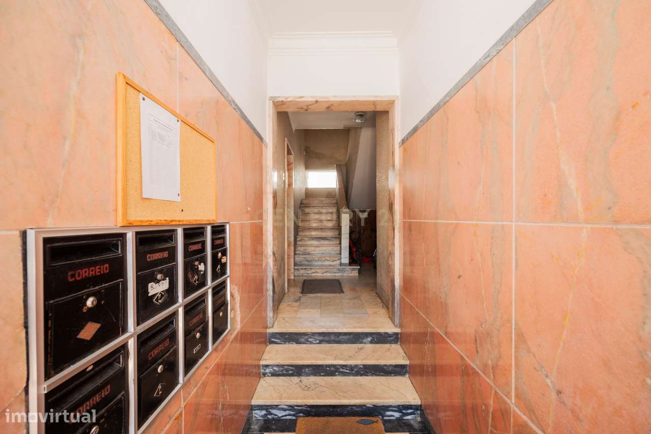 Oportunidade Investimento - Apartamento T2 | Mercês | Algueirão Mem Ma-22