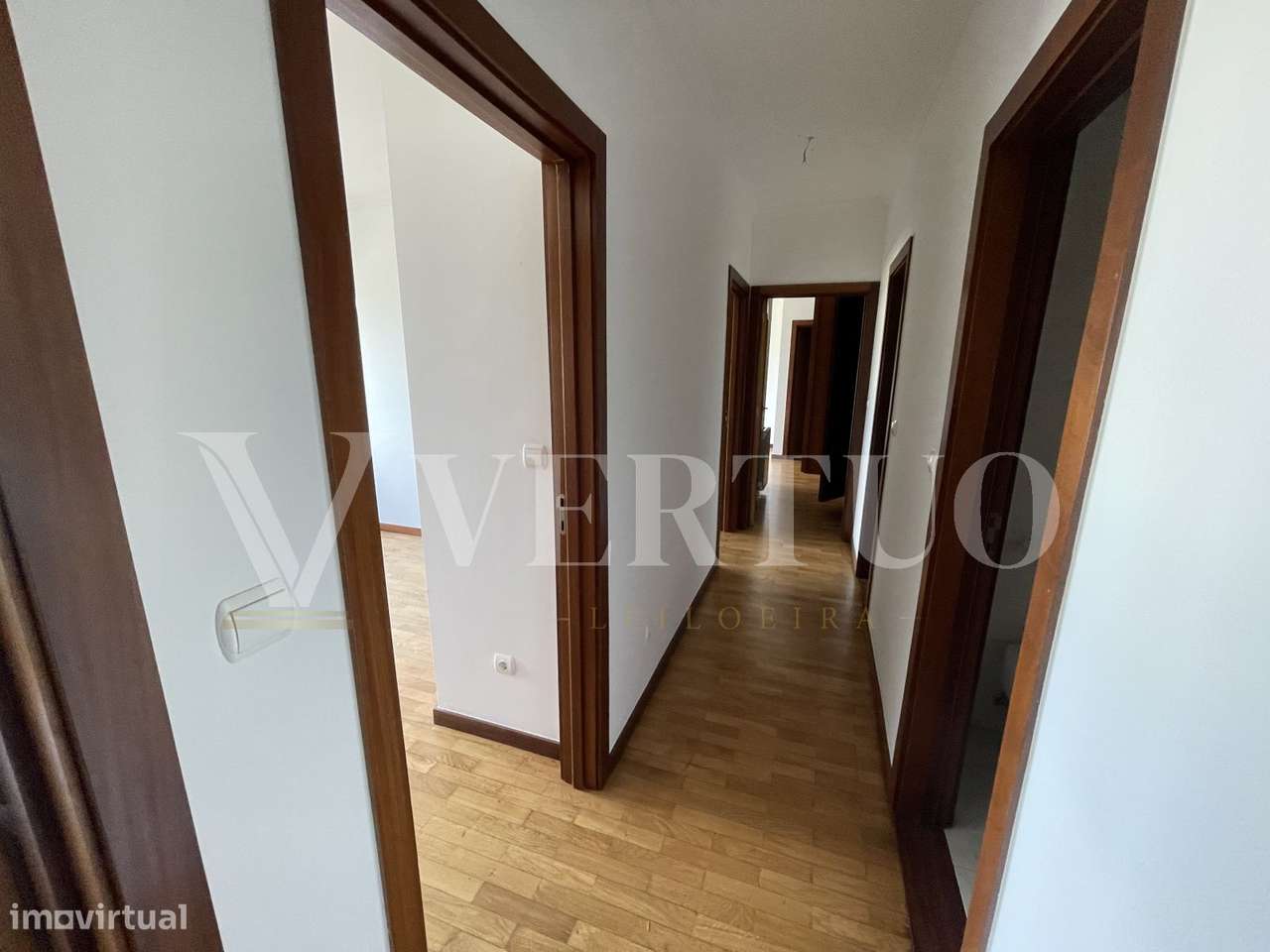 T4 em Moreira da Maia | 159 m² | 2 Garagens | Venda Judicial-26