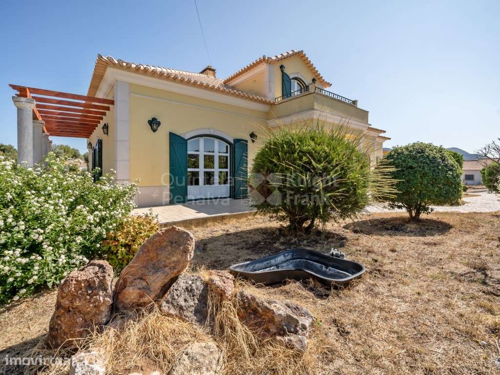 Moradia T4 com jardim e piscina interior no Parque Natural da Arrábida - Grande imagem: 3/40