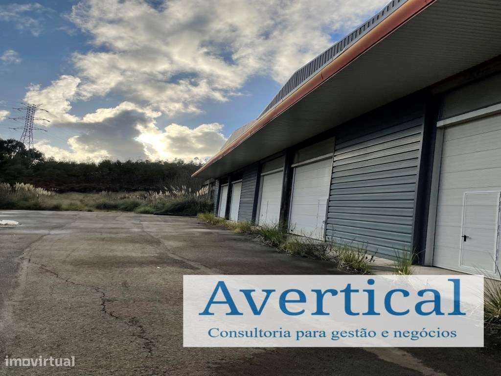 Condomínio com 16 armazéns-17