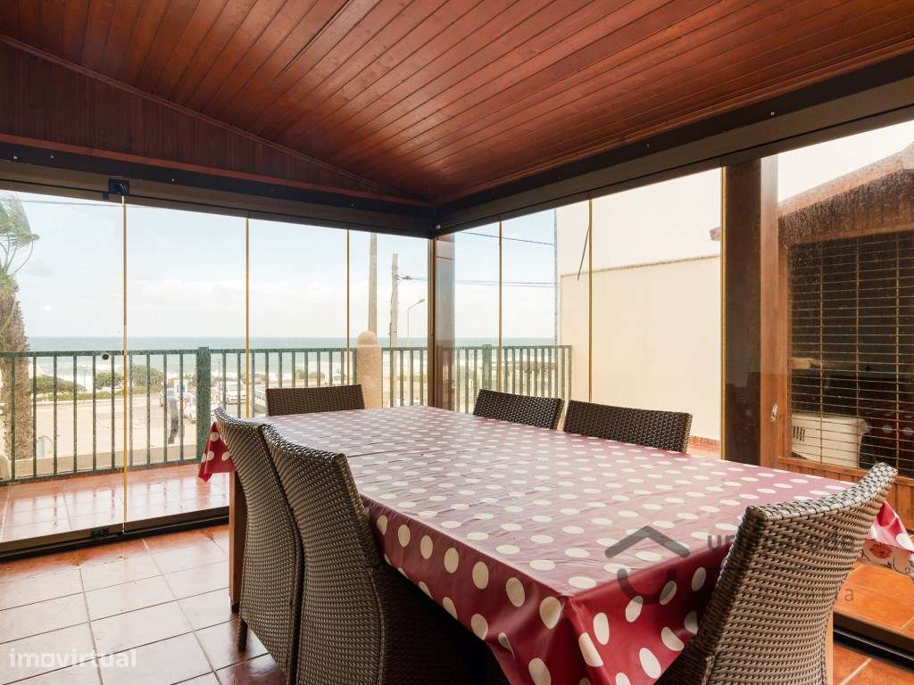 Moradia V4 em condomínio fechado no centro da Ericeira, com garagem.-21