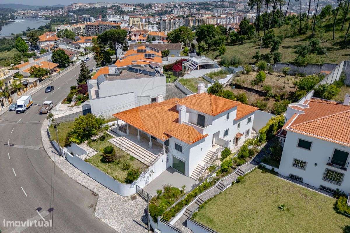 Moradia T6 para venda - Grande imagem: 1/49