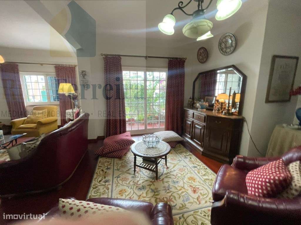 Moradia T5 com jardim privado e garagem !!-48