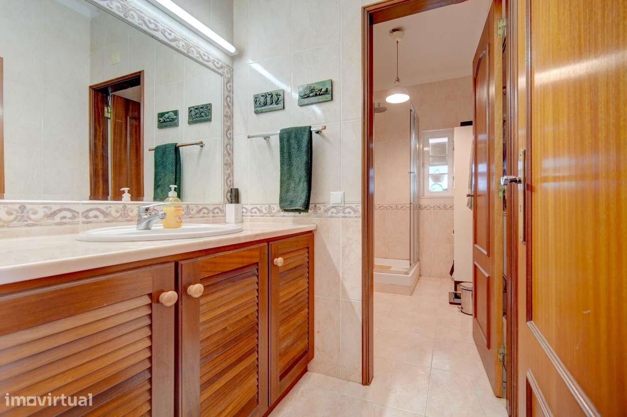 Quinta com Casa Tradicional com Piscina e Terreno de 8.800 m²-23