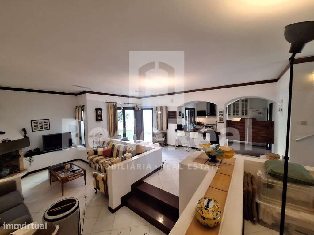 Moradia T3 + 1 com Piscina Privada e Boas Áreas no Coração de Albuf...-5