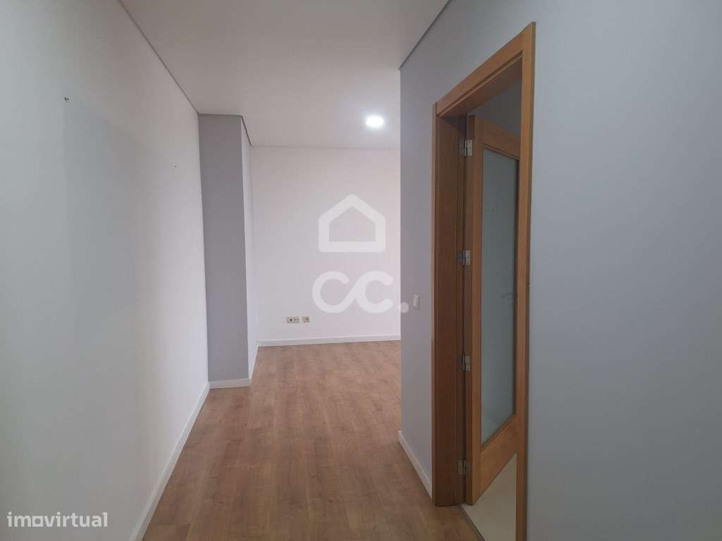 Apartamento T1, semi-novo, Lousado - Grande imagem: 5/24