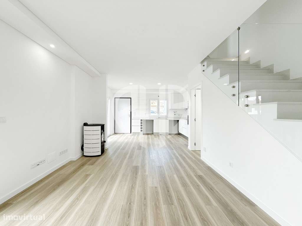 Moradia T3 Geminada Nova // Fernão Ferro - Grande imagem: 3/60