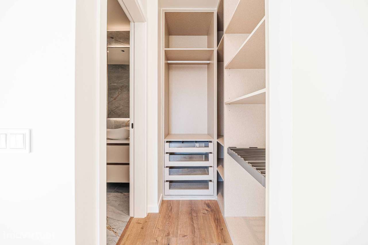 Elegante moradia T4 de arquitetura contemporânea em Albarraque-20