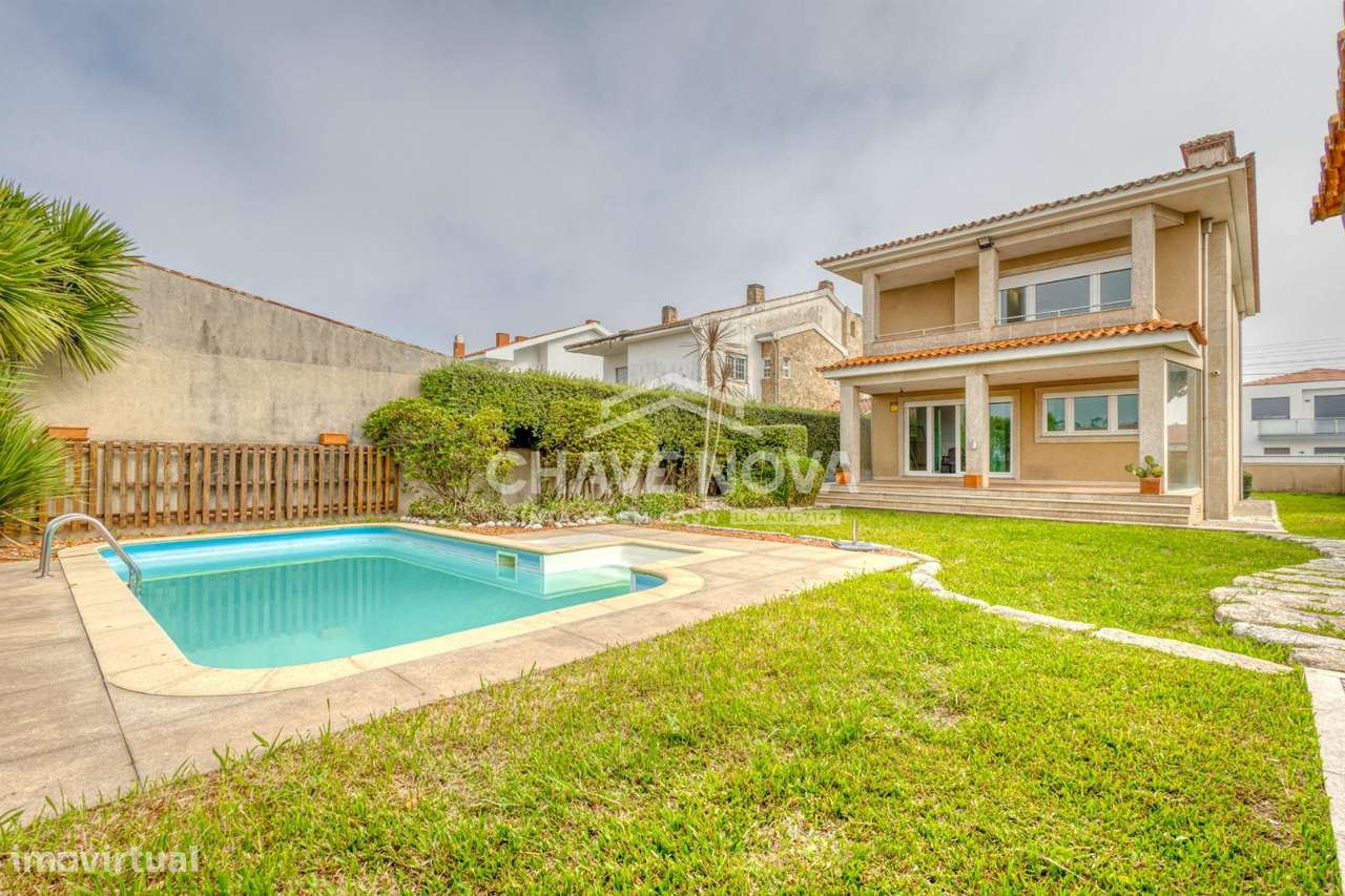 Moradia Isolada V3 c/ Jardim e Piscina em Canidelo (Praias) - Grande imagem: 1/25