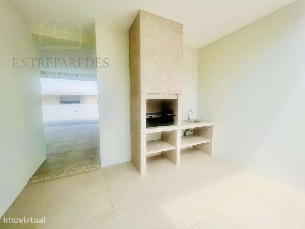 Moradia T3+1 NOVA para comprar, Santa Maria da Feira - Aveiro-16