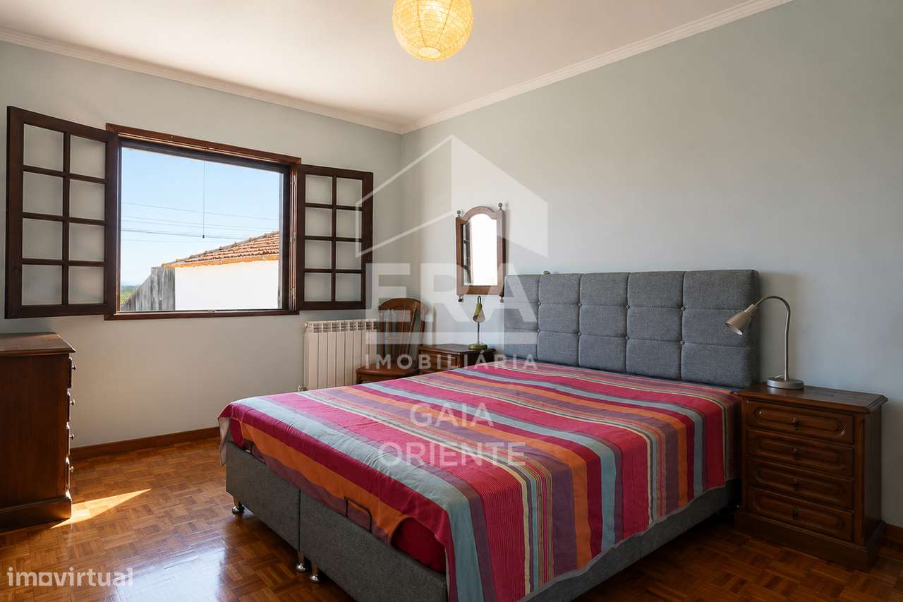 Moradia T4 Com Jardim e Garagem-16