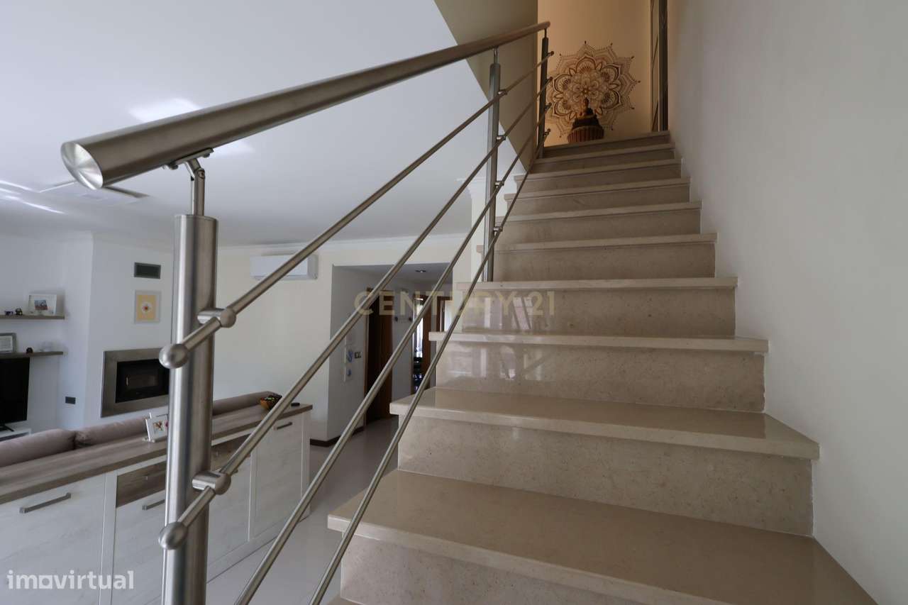 Apartamento Duplex T4 de Prestígio com Vista Rio | Alcochete-10