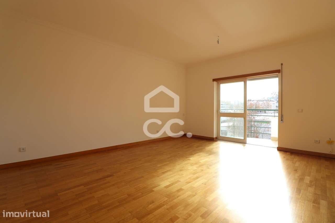 Arrenda-se apartamento T2 no Vale das Flores - Grande imagem: 2/15