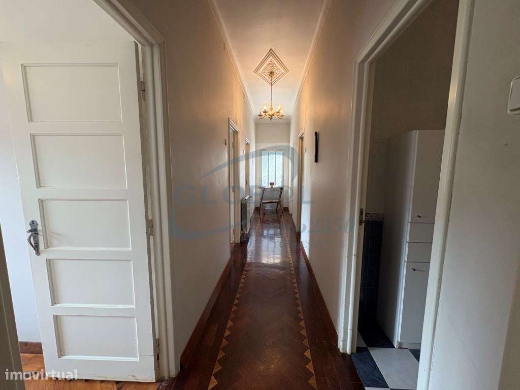 Moradia T5 com Grande Terreno Plano, Garagem, Anexos e Elevado Pote...-13