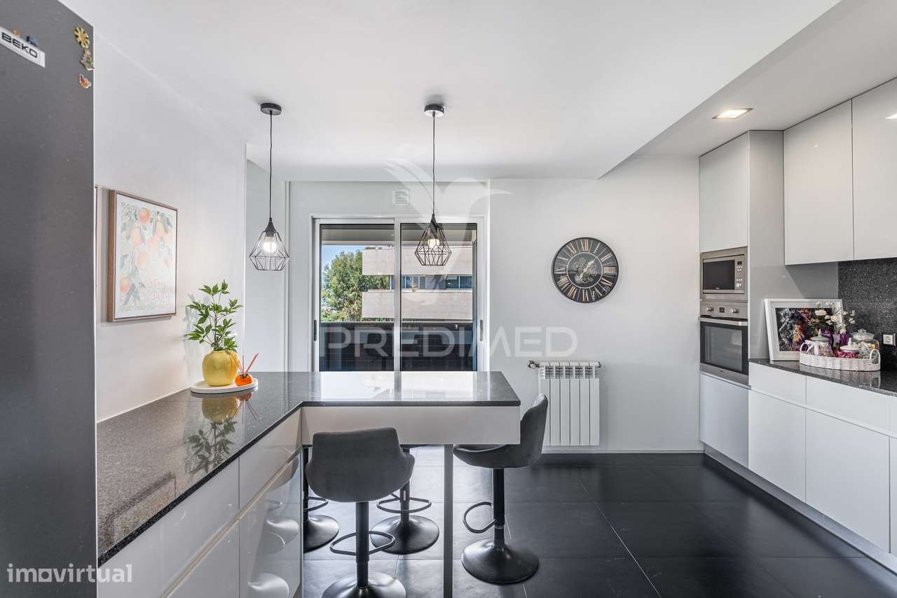 Exclusivo T3 de Prestígio em Urgezes – Luz, Sofisticação e Espaço S...-5