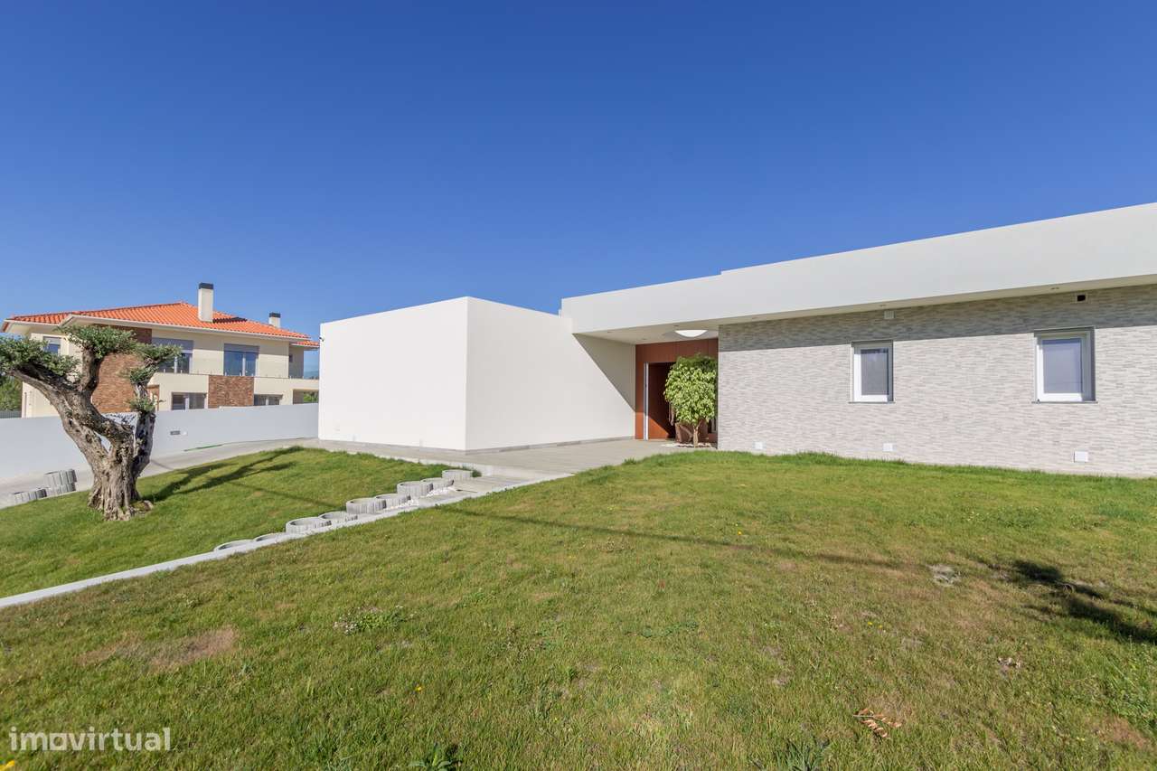 Vila Alegre / Fernão Ferro - Luxuosa moradia térrea T3 lote de 2775 m²-32