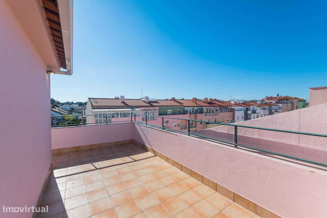 Apartamento T2 na Quinta do Conde com areas de 136m2-54