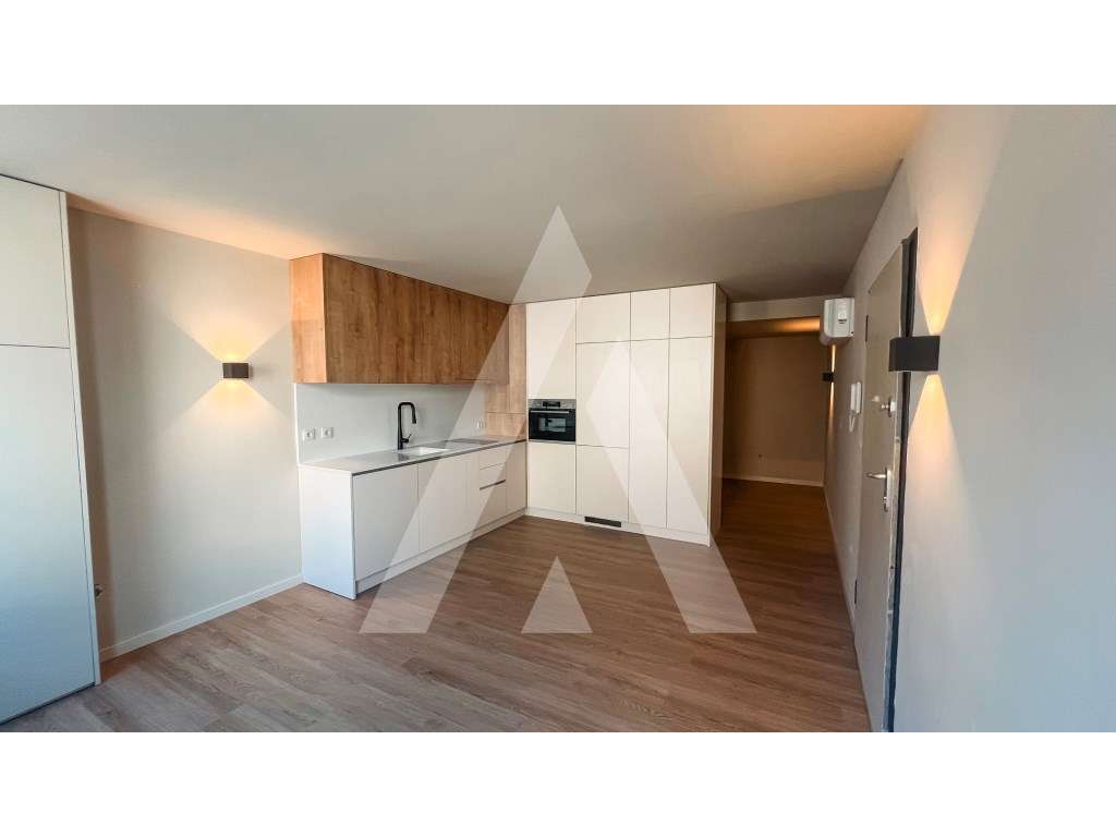 Apartamento T0 com localização exclusiva - Grande imagem: 1/16