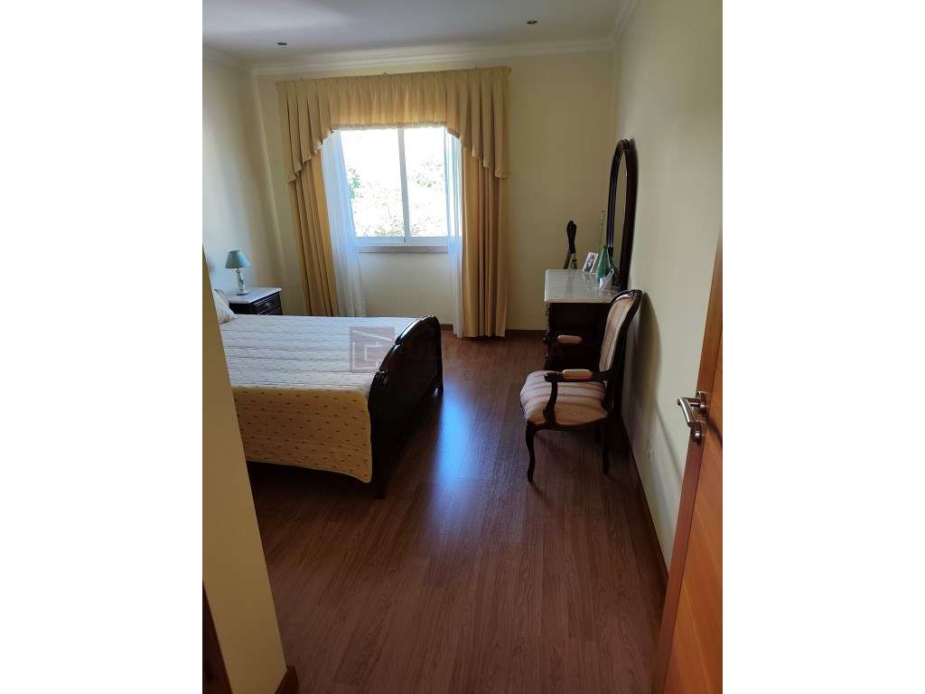 Vende-se Moradia V4 renovada com terraço, churrasqueira e horta a 5...-29