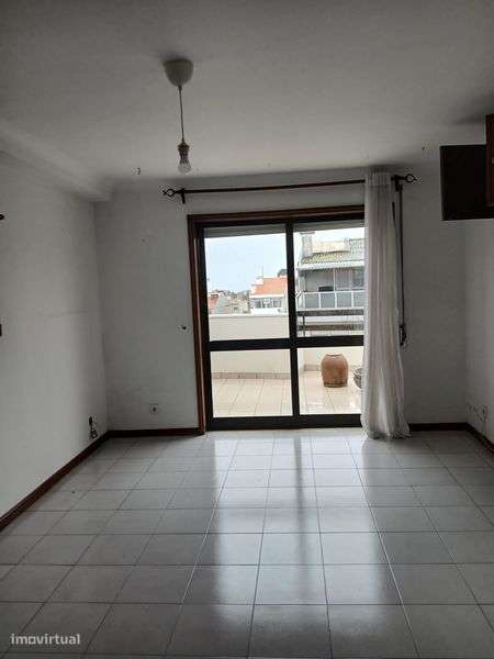 Aluga-se T1 Faria Guimarães - Grande imagem: 3/8