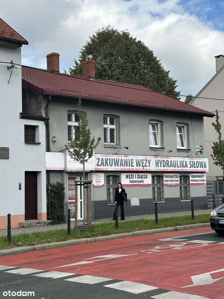 Wolnostojący obiekt z parkingiem na działalność przy głównej ulicy