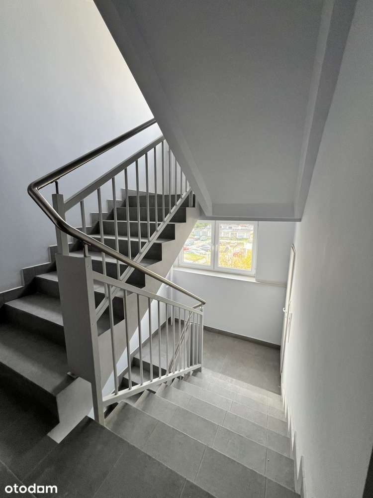 Kawalerka z windą i piwnicą w centrum Gdyni!-9