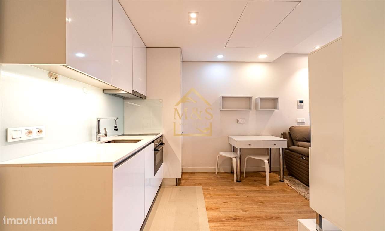 Apartamento T1 , Vistas Rio , Cond.Fechado, varanda, garagem,Antas-10