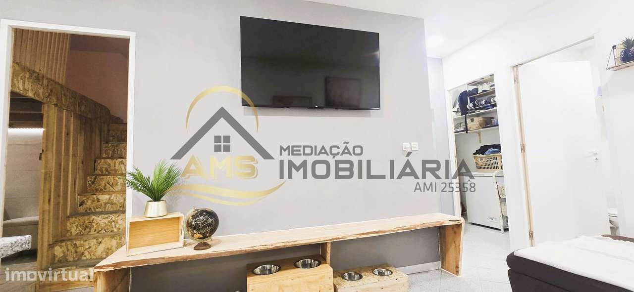 LOJA COMERCIAL/APARTAMENTO T1+1-27