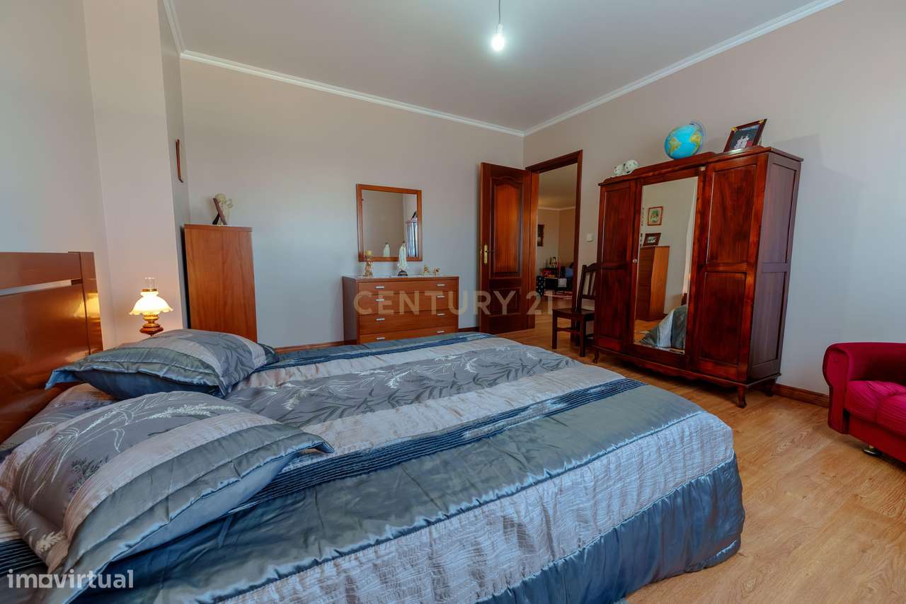 Moradia T4 com 2.971 m² de Terreno e Vista Panorâmica-25