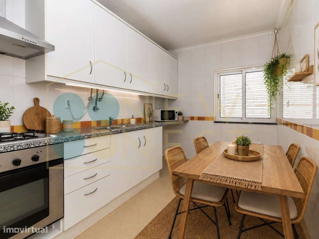 Apartamento T2 com elevador, parqueamento e arrecadação nas Manteig...-0