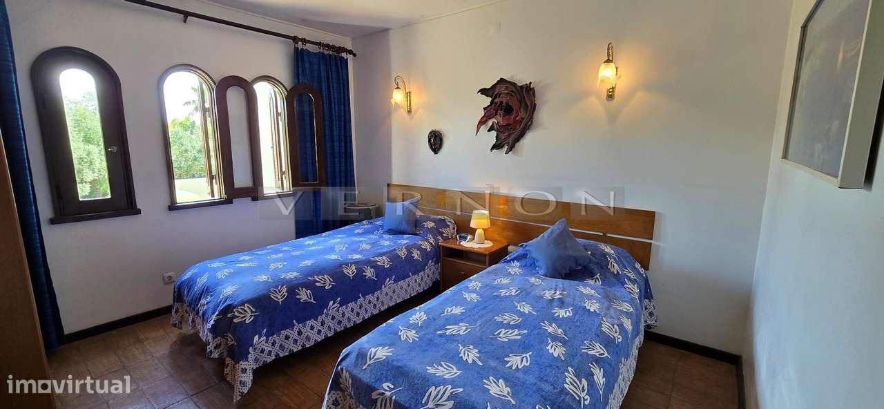 Algarve, Apartamento T2 semi-renovado com vista mar e estacionamento c-16