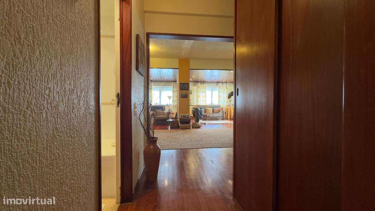 Moradia T6 - 220m2 - 3 pisos - 2 garagens - Barro - Pinheiro de Loures-15