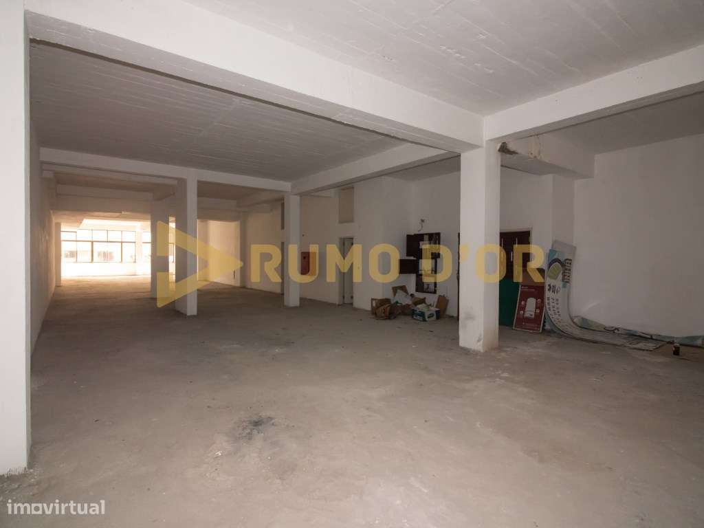 Loja Ampla em Sacavém - 309 m² de Potencial Comercial - Grande imagem: 5/23