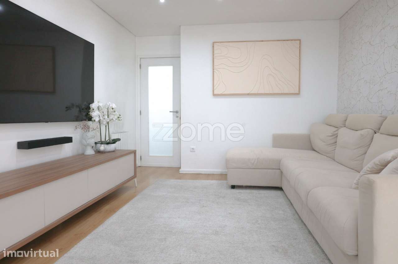 Apartamento T2 renovado localizado no centro da Póvoa de Varzim-2