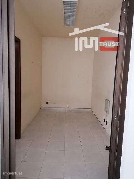 Loja para comercio bem localizada no centro da cidade - Grande imagem: 2/11