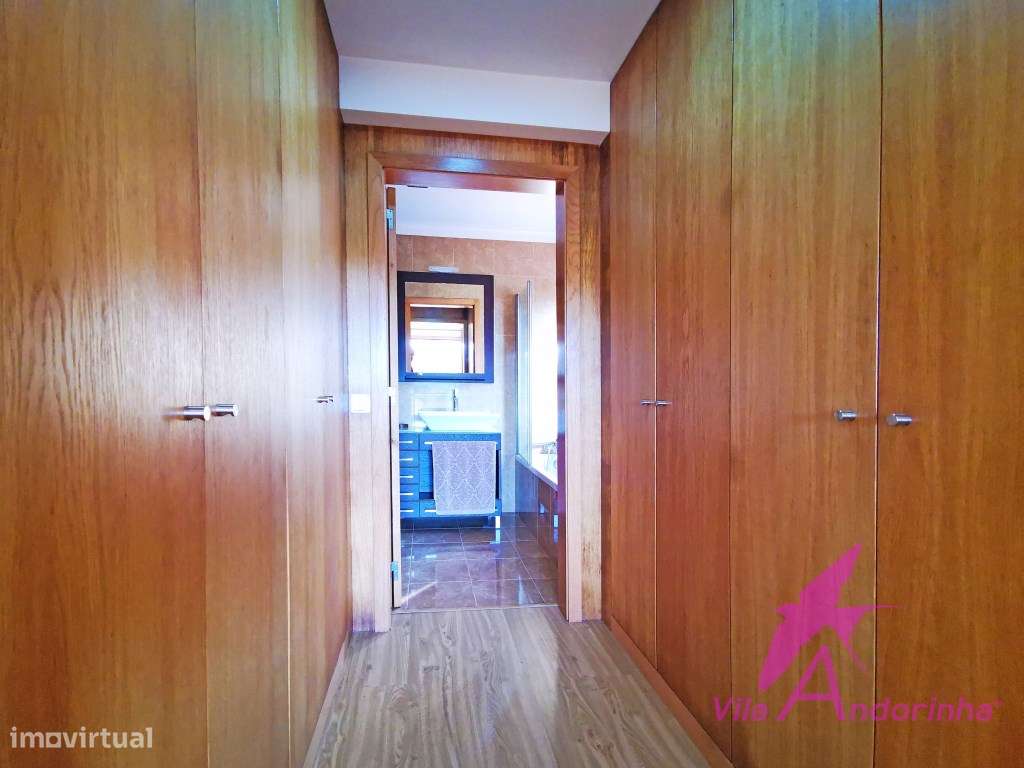 Moradia T4 Independente a 5 minutos da praia e do centro-25