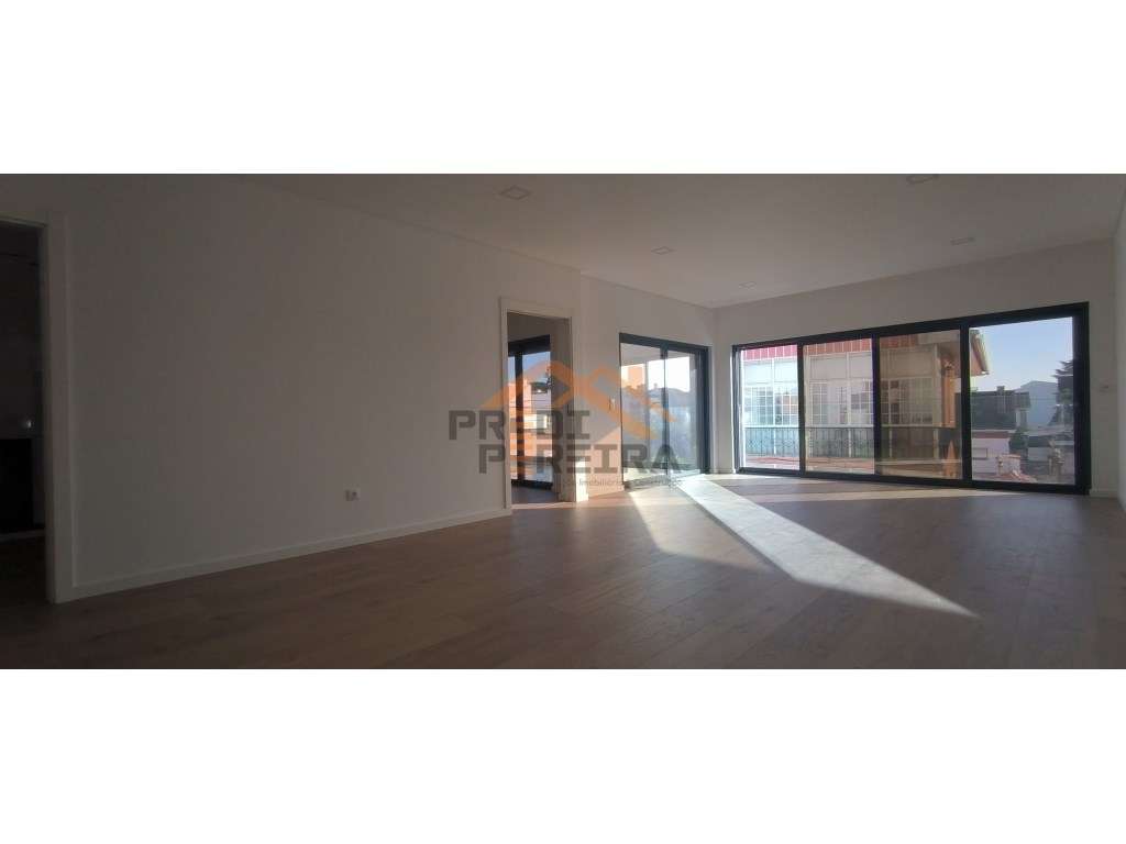 Última fração disponível!
T3 de luxo, com terraço e uma box, inser...-4