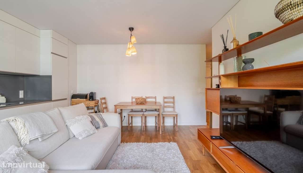 Apartamento T1 com varanda em Lordelo do Ouro no Porto-2
