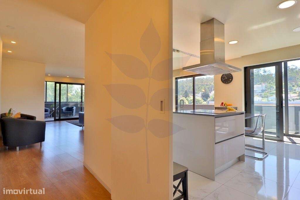 Apartamento T4 em Celeirós | 4 Suites | Garagem para 2 Viaturas-5