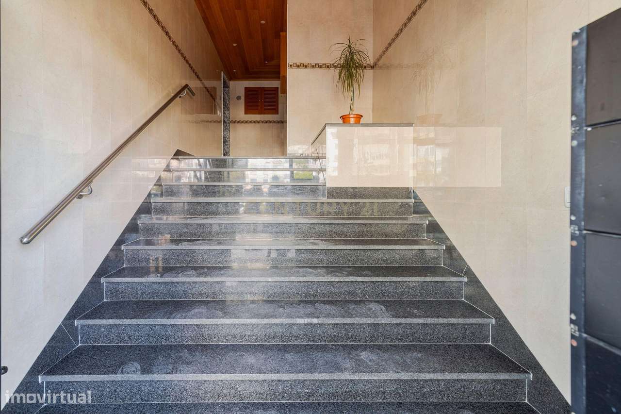 Apartamento T3  Feijó Almada Parque da Paz-20