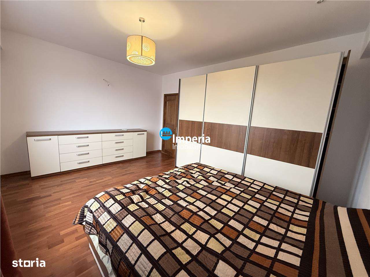 Apartament 3 camere de vanzare in spate la Mitropolie - Imagine principală: 4/8